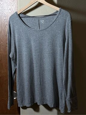 a.n.a Heather Gray Long Sleeve Scoop Neck Top